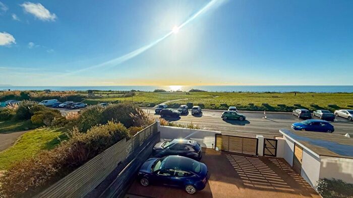 2 Bedroom Apartment For Sale In Boscombe Overcliff Drive, Aquarius, BH5