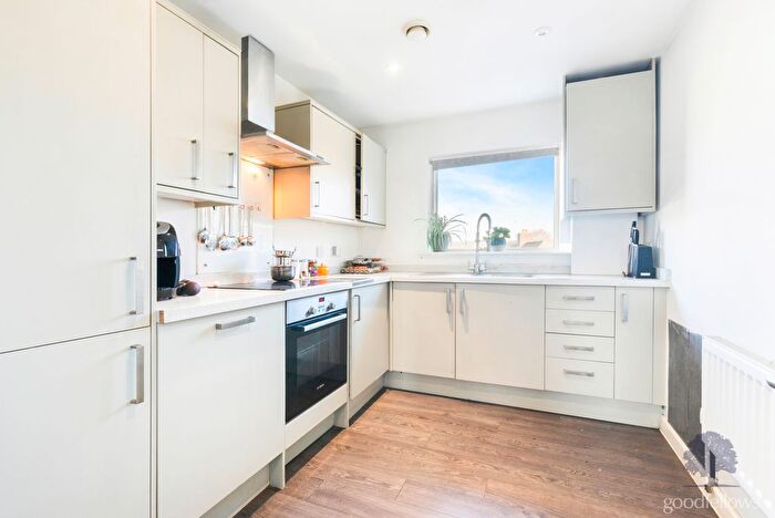 2 Bedroom Flat To Rent In Hillcross Avenue, Morden, Surrey, SM4