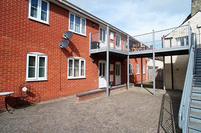 2 Bedroom Apartment For Sale In Gilberts Lane, SN6