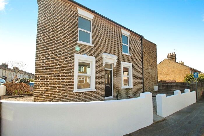 2 Bedroom End Of Terrace House To Rent In Shortlands Road, Sittingbourne, Kent, ME10