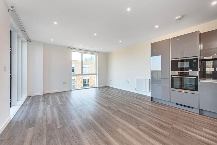 3 Bedroom Flat To Rent In Ridgeway Views, Mill Hill, London, NW7