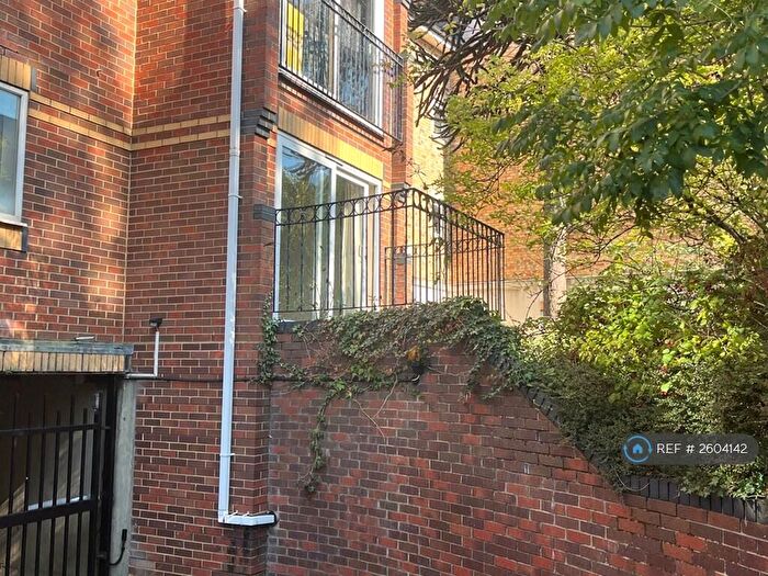1 Bedroom Flat To Rent In Roxan Court, Southampton, SO15