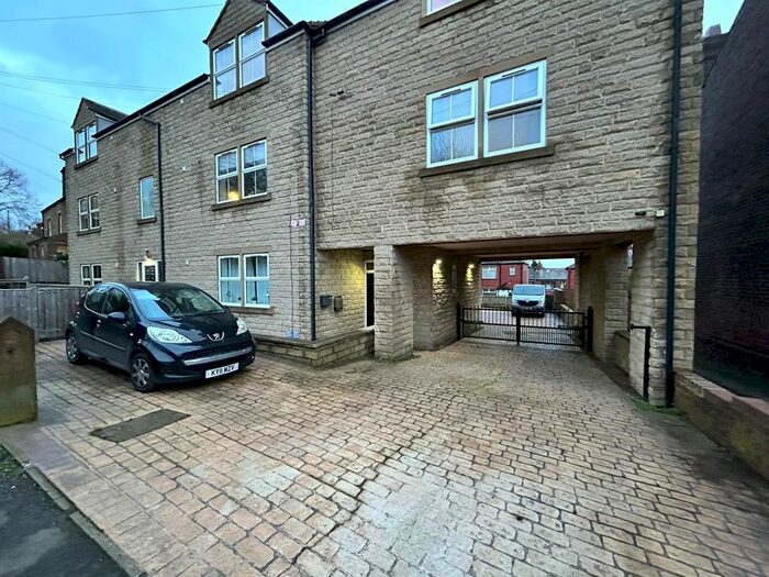 1 Bedroom Flat To Rent In Soothill Lane, Batley, WF17