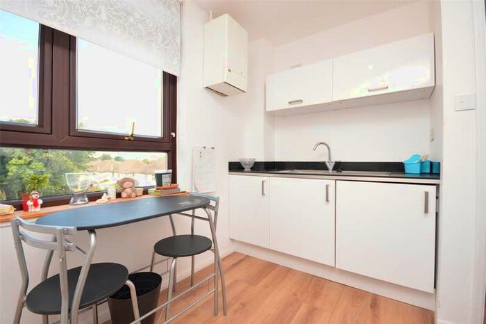 1 Bedroom Flat To Rent In Cleves Crescent, New Addington, Croydon, CR0