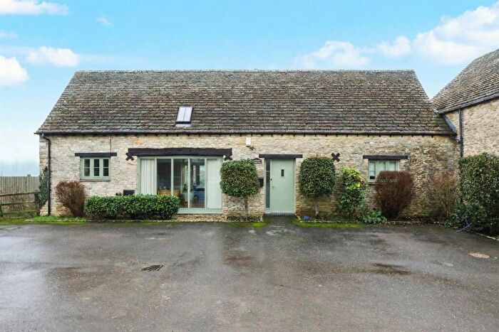 3 Bedroom Barn Conversion To Rent In Manor Farm Barns, OX29