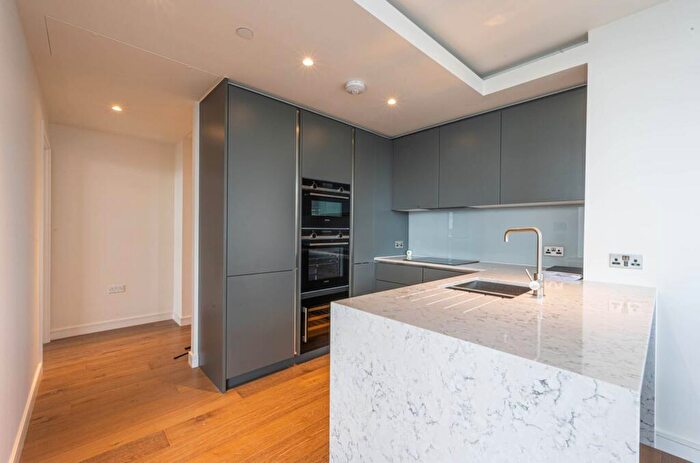 2 Bedroom Flat To Rent In South Quay Plaza, Canary Wharf, London, E14