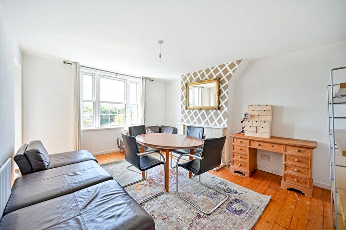 3 Bedroom Flat To Rent In Grand Drive, Raynes Park, London, SW20