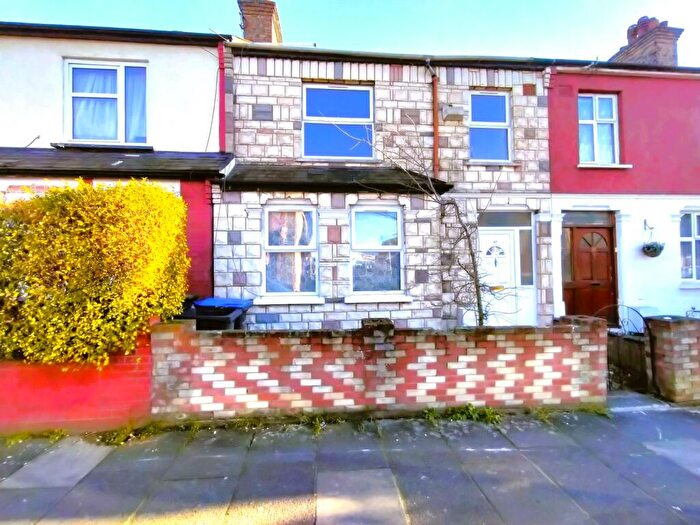 3 Bedroom Terraced House To Rent In Kingsway, Enfield, EN3