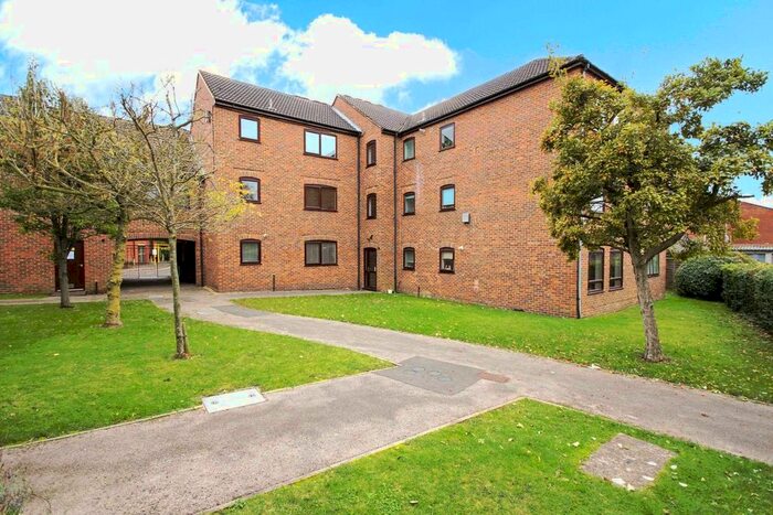 1 Bedroom Flat To Rent In Station Road, Wokingham RG40