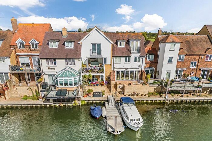 3 Bedroom Town House For Sale In North Quay, Abingdon, OX14