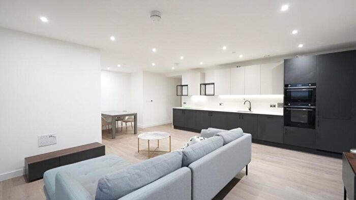 2 Bedroom Apartment To Rent In Willowbrook House, Manor House, N4