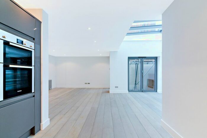 2 Bedroom Flat To Rent In Earlham Street, London, Greater London, WC2H