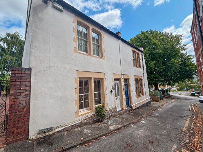 4 Bedroom Semi-Detached House To Rent In Old Park Hill, City Centre, Bristol, BS2