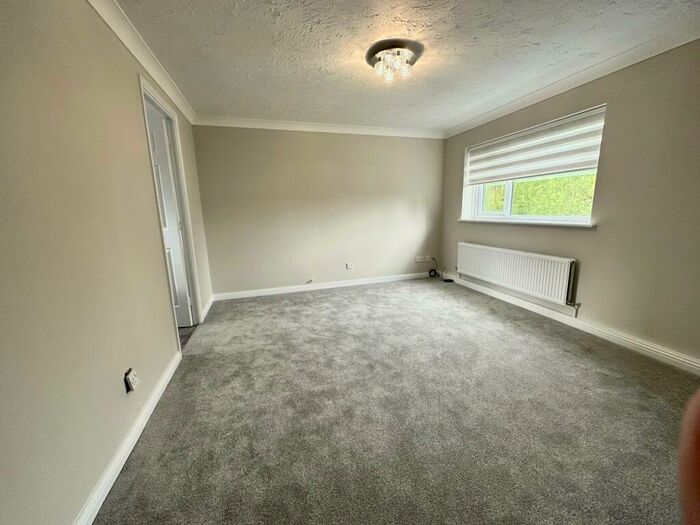 2 Bedroom Flat To Rent In Wordsworth Court, Oulton, LS26