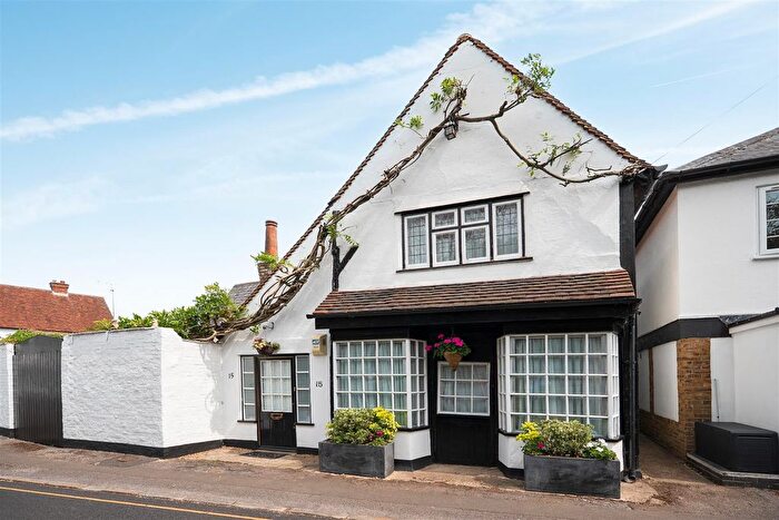 4 Bedroom Detached House For Sale In The Green, West Drayton, UB7