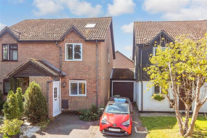 3 Bedroom Semi Detached House For Sale In Castle Rise, Uckfield, East Sussex, TN22