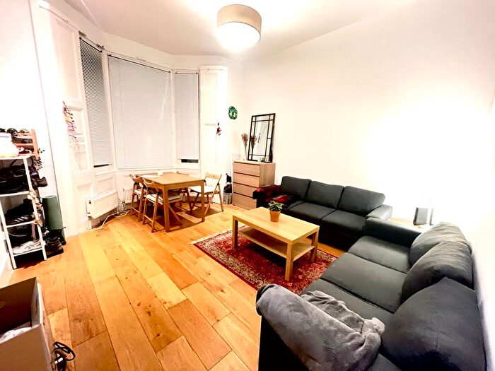 3 Bedroom Flat To Rent In Huddleston Road, London, Tufnell Park, N7
