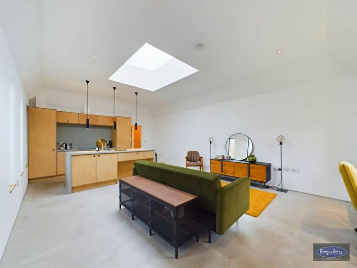 1 Bedroom Maisonette To Rent In Whittington Road, Bounds Green, London, N22