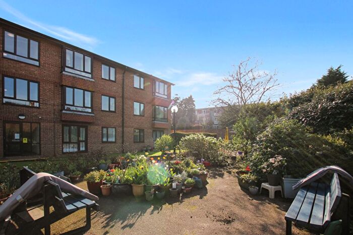 1 Bedroom Flat For Sale In Penrith Court, Broadwater Street East, Worthing, BN14