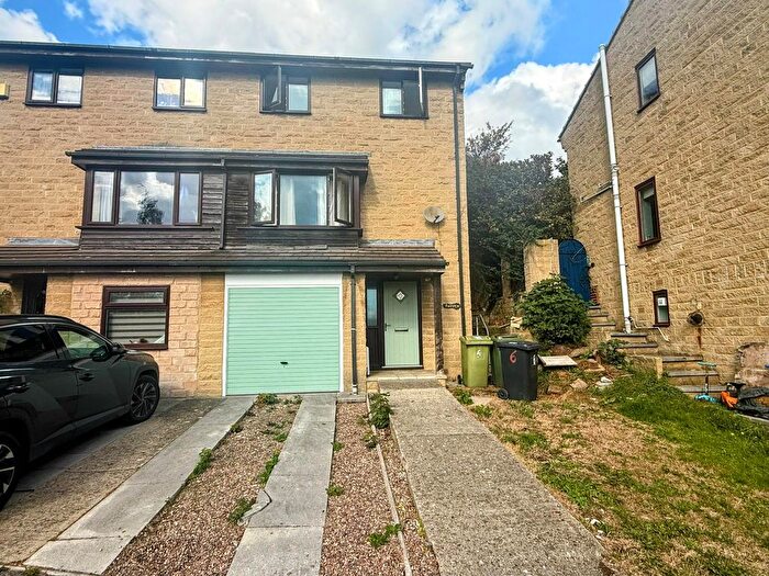 3 Bedroom Semi-Detached House To Rent In Camilla Court, Earlsheaton, Dewsbury, WF12