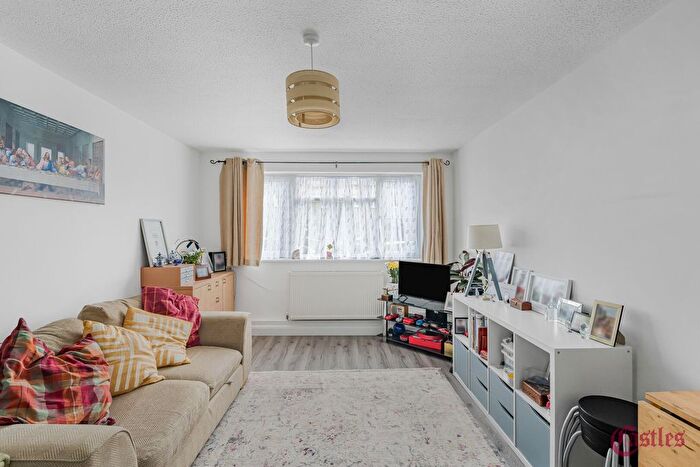 2 Bedroom Flat For Sale In Parkside Court, Palmerston Road, N22