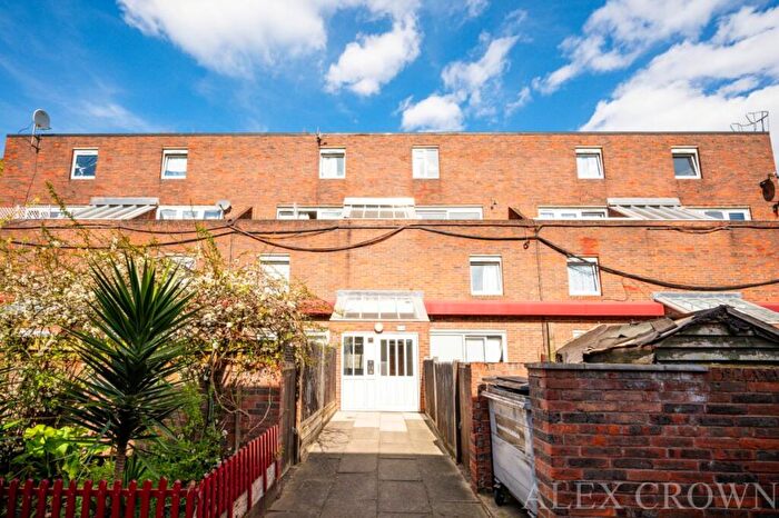 3 Bedroom Flat To Rent In Sanders Way, Sussex Way, Archway, N19