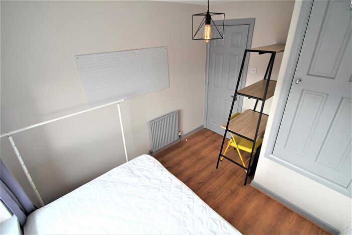 4 Bedroom Semi-Detached House To Rent In Kirkstall Hill, Burley, Leeds, LS4