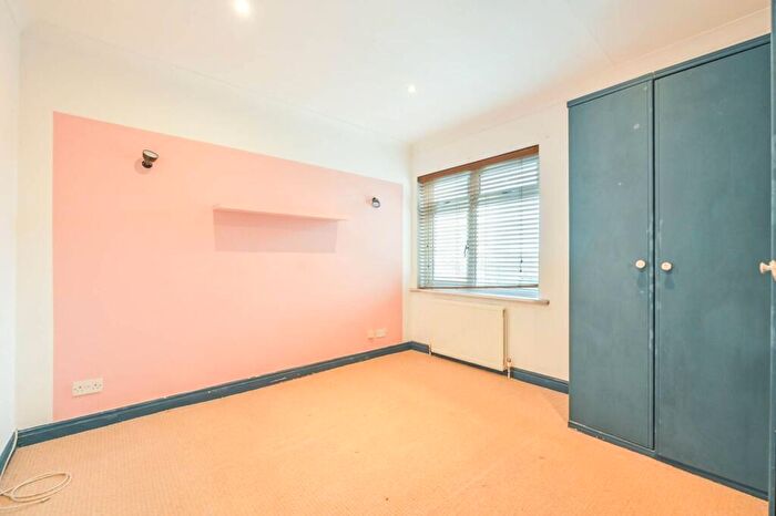 2 Bedroom Terraced House To Rent In Beresford Road, Walthamstow, London, E17