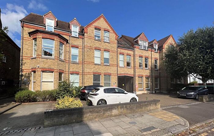 2 Bedroom Flat To Rent In Grange Park, London, W5