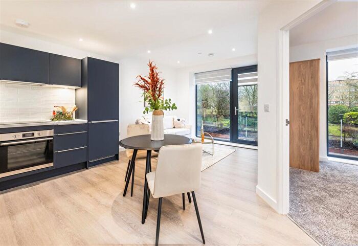 1 Bedroom Apartment To Rent In Month Free Rent - Silbury Court, Milton Keynes, MK9