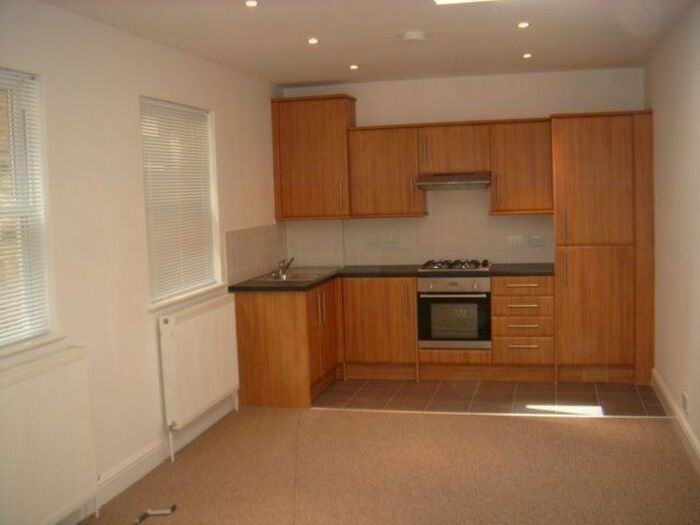 2 Bedroom Flat To Rent In Broadway, London, W7
