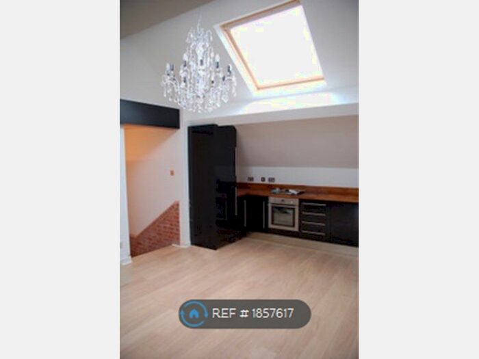 2 Bedroom Flat To Rent In High Street, Dunmow, CM6