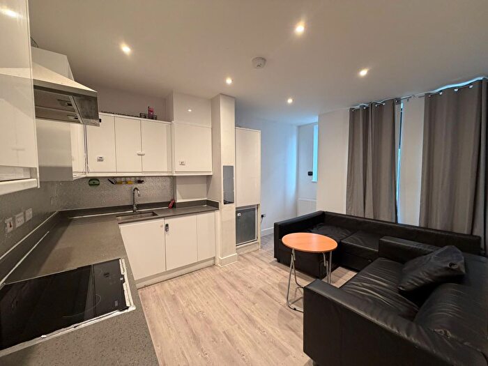 3 Bedroom Flat To Rent In London Road, Croydon, CR0