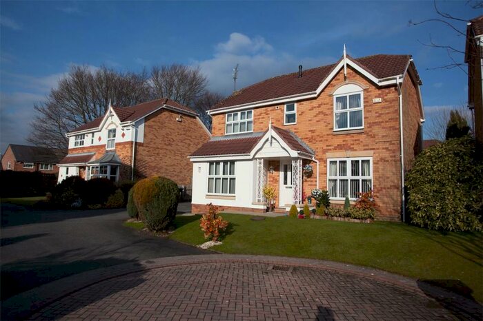4 Bedroom Detached House To Rent In Middlethorne Court, Leeds, LS17