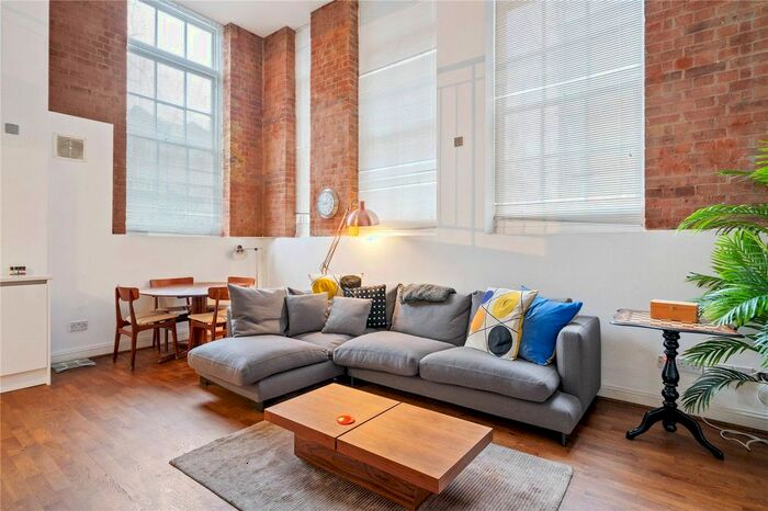 2 Bedroom Flat To Rent In Scholars Place, Stoke Newington, London, N16