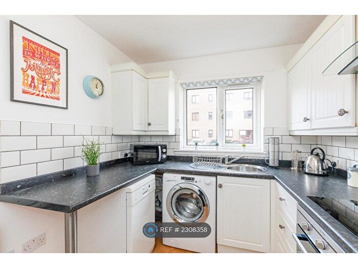 2 Bedroom Flat To Rent In Allanfield, Edinburgh, EH7