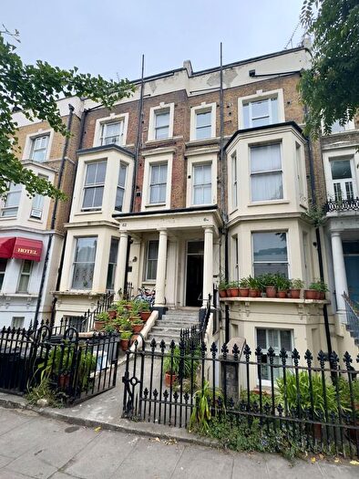 2 Bedroom Flat To Rent In West Cromwell Road, London, SW5