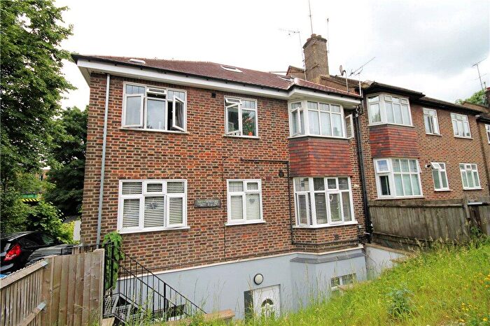 2 Bedroom Apartment For Sale In The Avenue, Coulsdon, CR5
