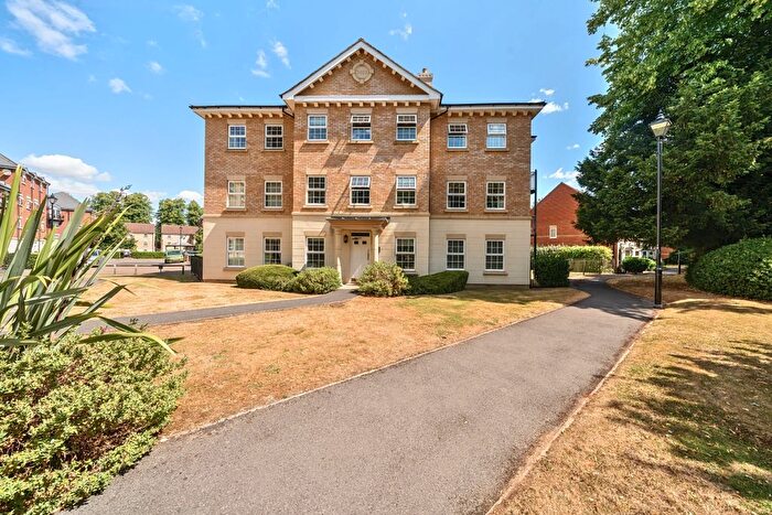 2 Bedroom Flat To Rent In Stephenson Court, Old College Road, Newbury, RG14