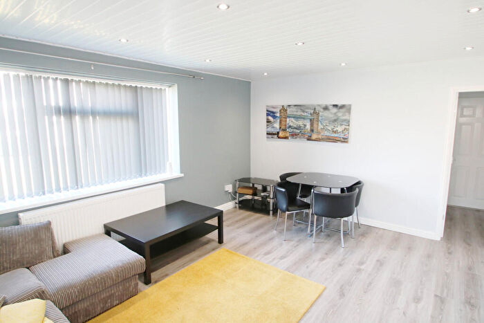 3 Bedroom Flat To Rent In Wansfell Close, Coventry, CV4