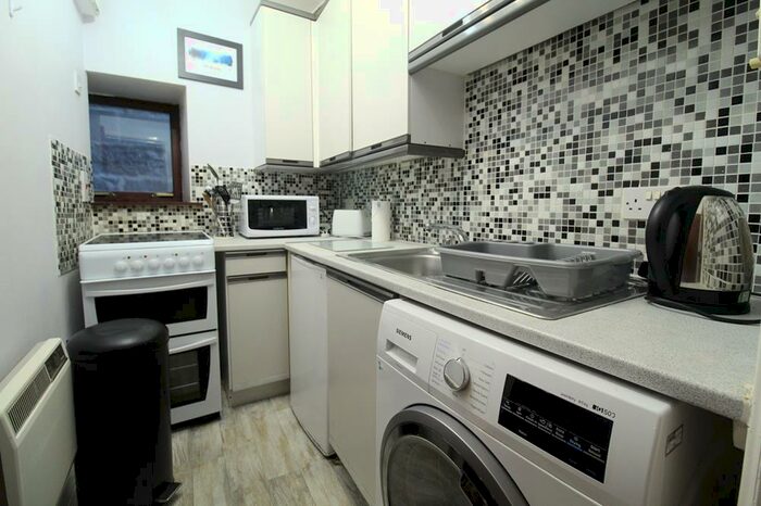 2 Bedroom Flat To Rent In Crown Terrace, Flat, AB11