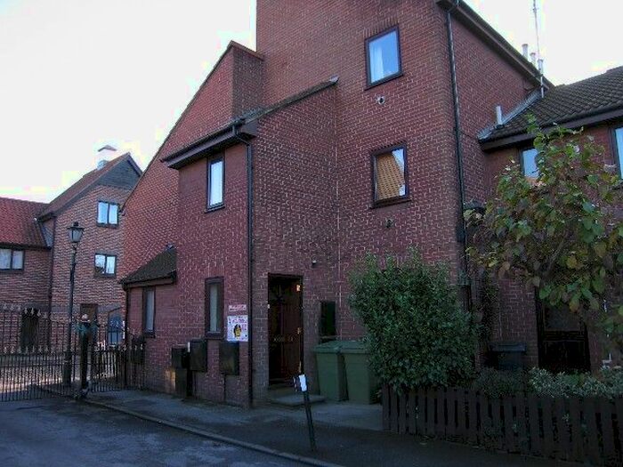 1 Bedroom Flat To Rent In Trinity Court, Fish Street, Hull, HU1
