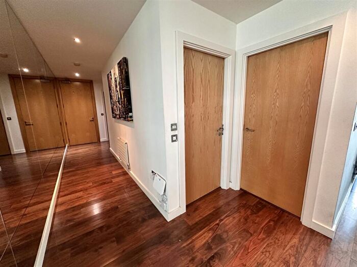2 Bedroom Apartment To Rent In Deansgate, Manchester, M3