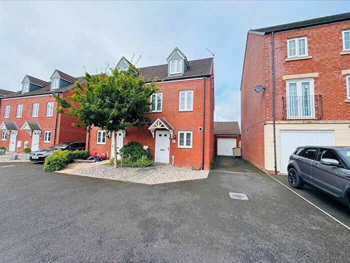 3 Bedroom Town House For Sale In Heol James Gravell, Llanelli, SA15