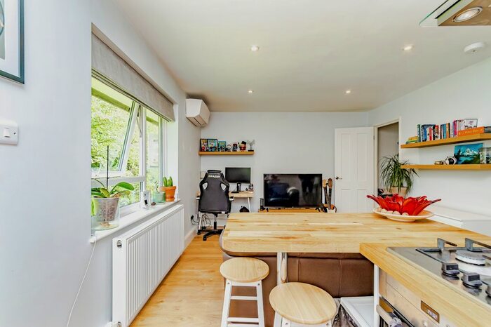1 Bedroom Flat For Sale In Montana Close, South Croydon, CR2