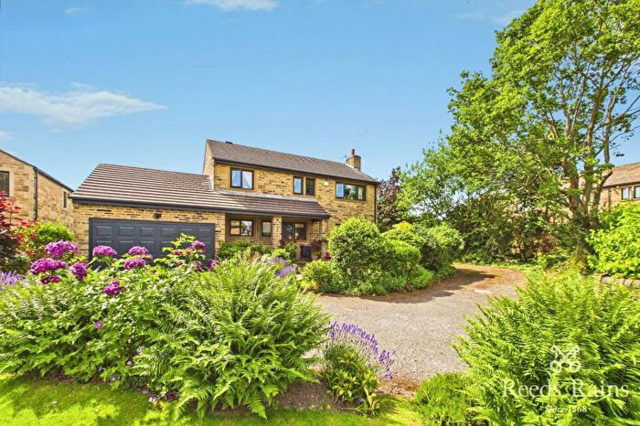 3 Bedroom Detached House For Sale In Wyke Lane, Oakenshaw, Bradford, West Yorkshire, BD12
