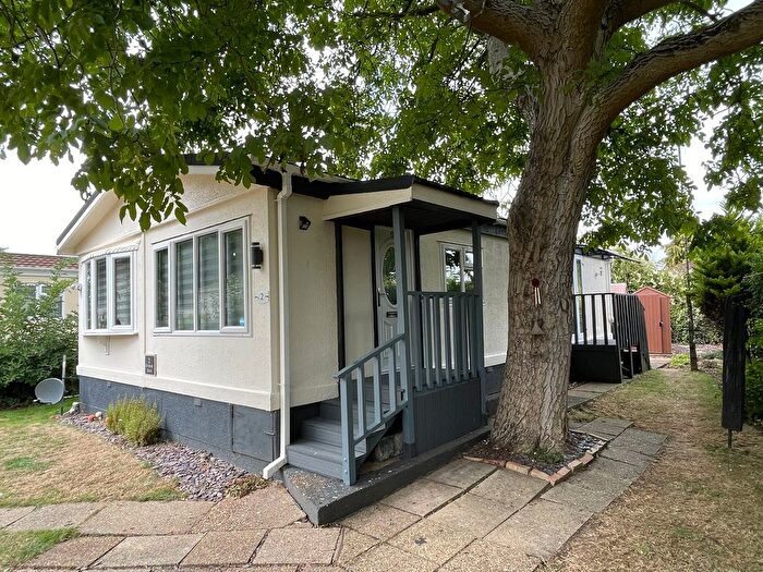 2 Bedroom Mobile/park Home For Sale In Orchard Park, Shouldham, King's Lynn, PE33