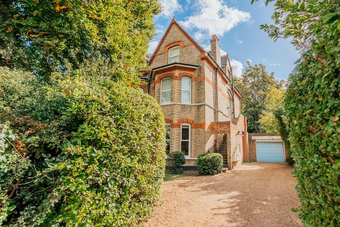 2 Bedroom Flat To Rent In Surbiton Hill Park, Surbiton, KT5