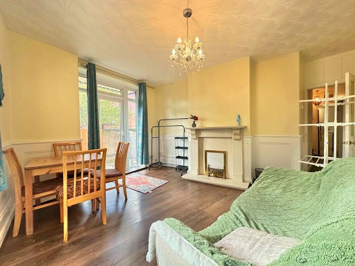 2 Bedroom Flat To Rent In Trinidad House, Westferry, E14