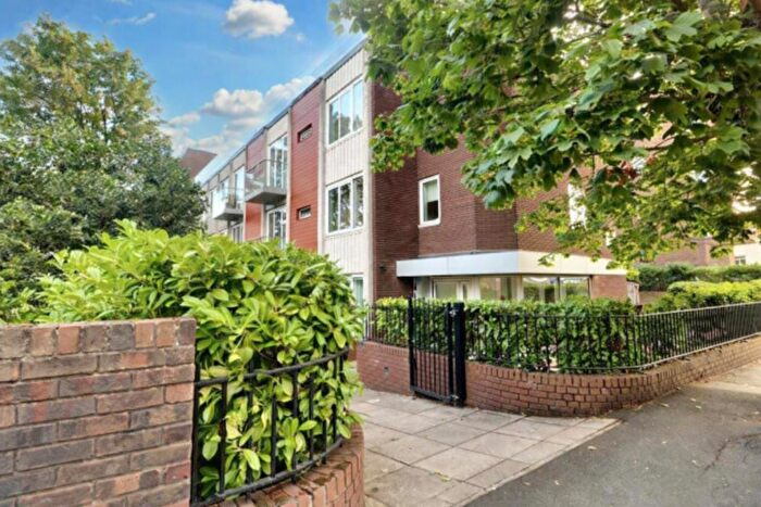 1 Bedroom Flat For Sale In Berwick House, Knoll Rise, Orpington, BR6